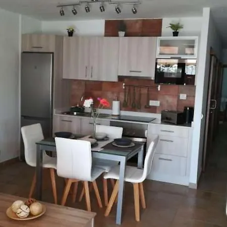 Puerto Del Carmen Sleeps 3 Wifi شقة *